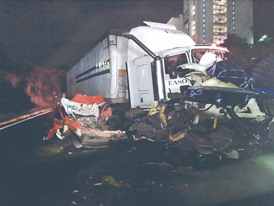 Tráiler provoca carambola en Santa Fe; hay 9 muertos