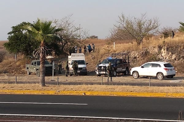 Falla en paracaídas deja dos muertos en Tequesquitengo