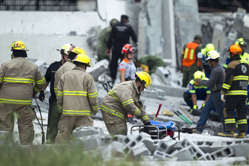 Rescatan a último desaparecido en derrumbe de Monterrey